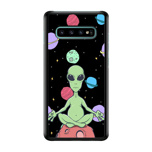 Alien Yoga Style On Space Samsung Galaxy S10 Case