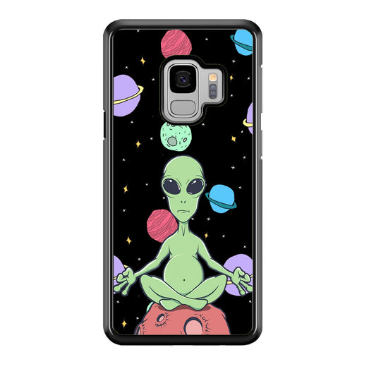 Alien Yoga Style On Space Samsung Galaxy S9 Case