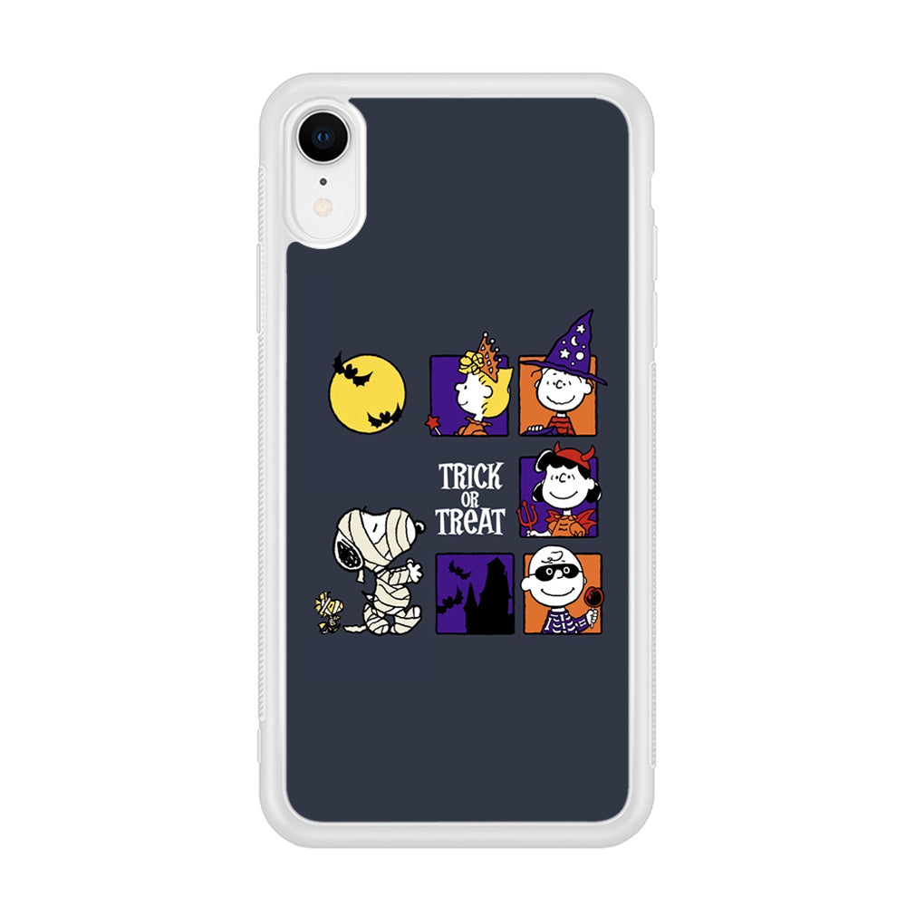 Snoopy Halloween Momment iPhone XR Case